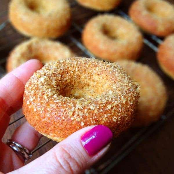 Apple Cider Baked Donuts with Brown Sugar Topping - The Lemon Bowl