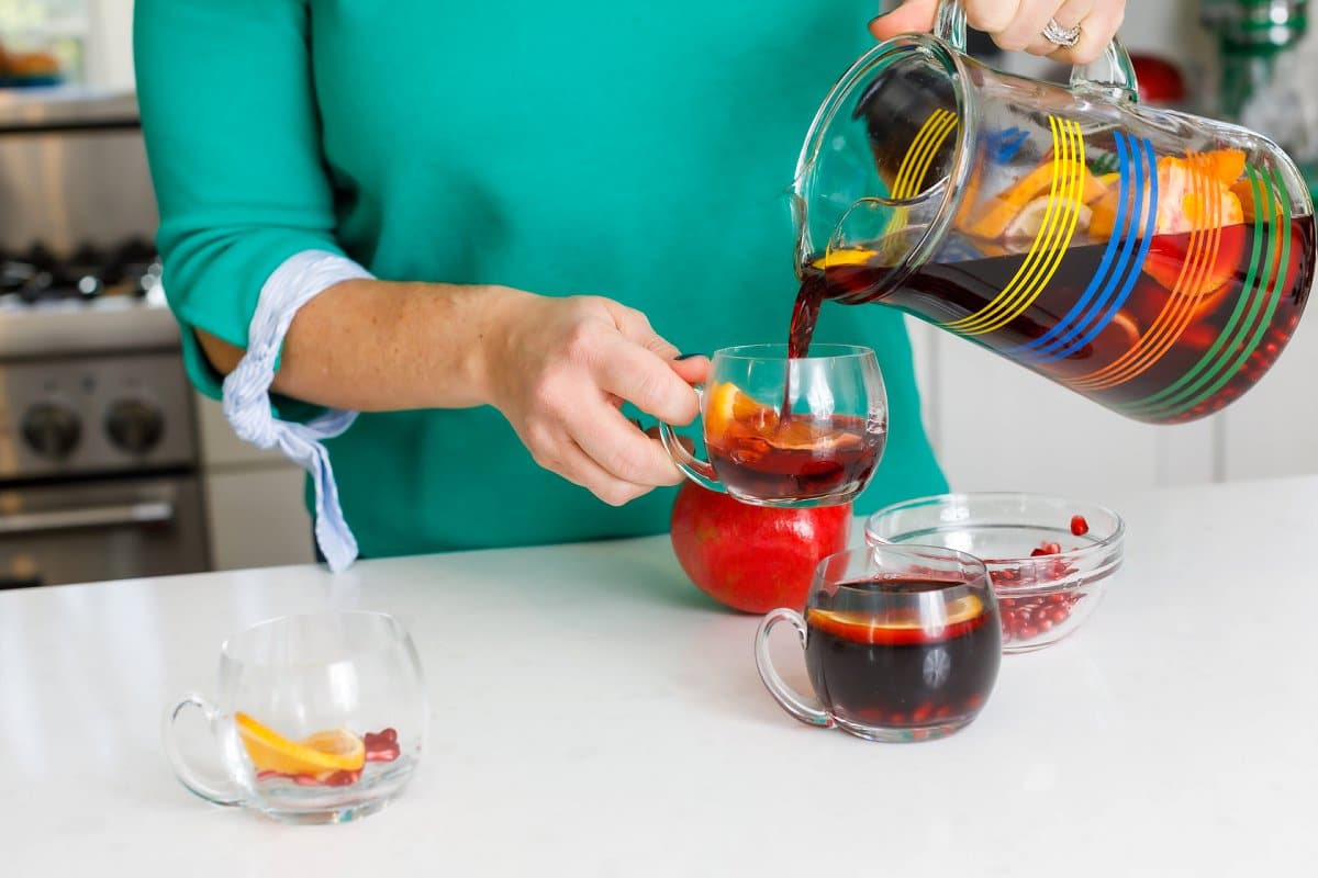 Liz pouring sangrias