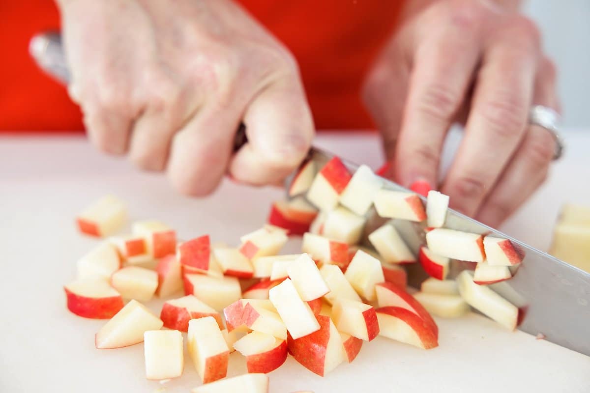 dicing apples