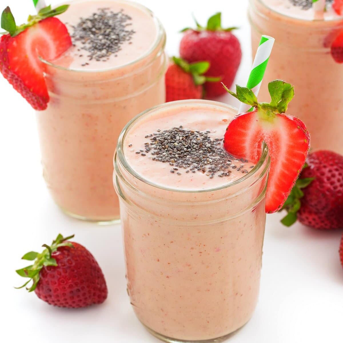 Strawberry Banana Mango Chia Smoothie