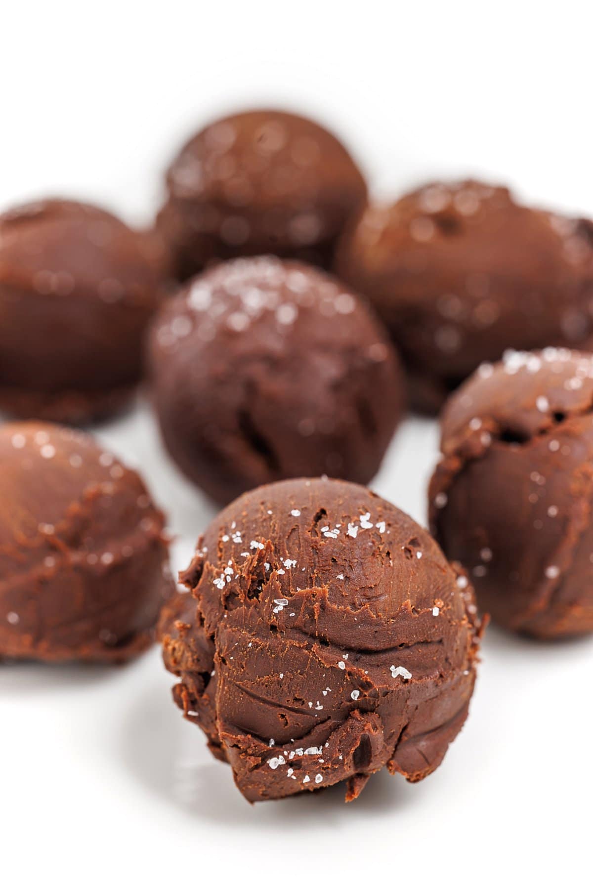 20 easy chocolate dessert recipes: chocolate truffles with sea salt.